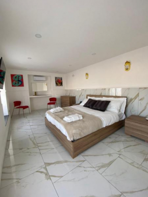 PIPPO'S SUITE